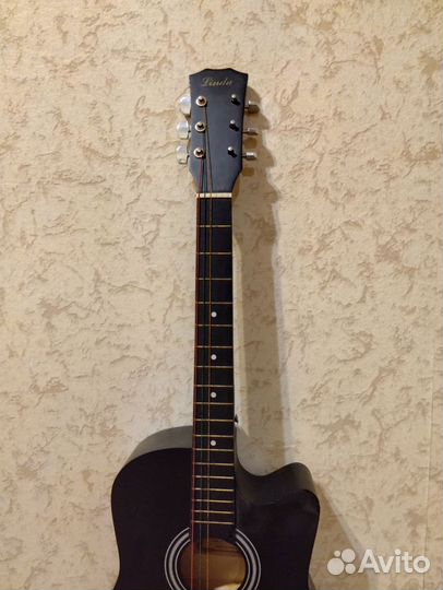 Акустическая гитара