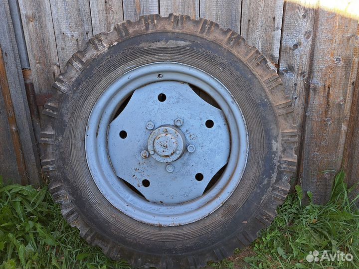 Колесо трактора