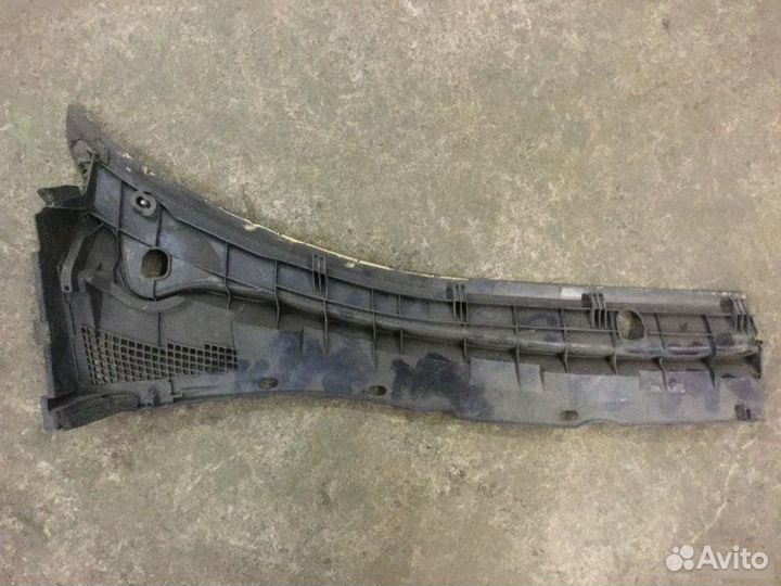 Решетка стеклоочистителей (жабо) левая Mazda 3 BK