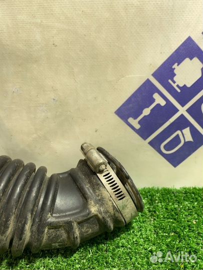 Патрубок воздушного фильтра Nissan Tiida седан 1.5