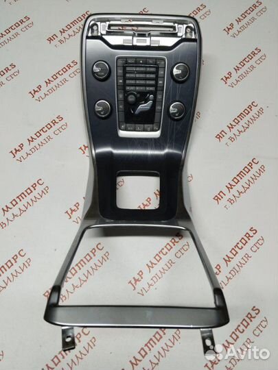 Консоль центральная Volvo V70 B4164T 2010