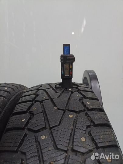 Pirelli Ice Zero 215/65 R16