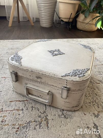 Чемодан декорированный