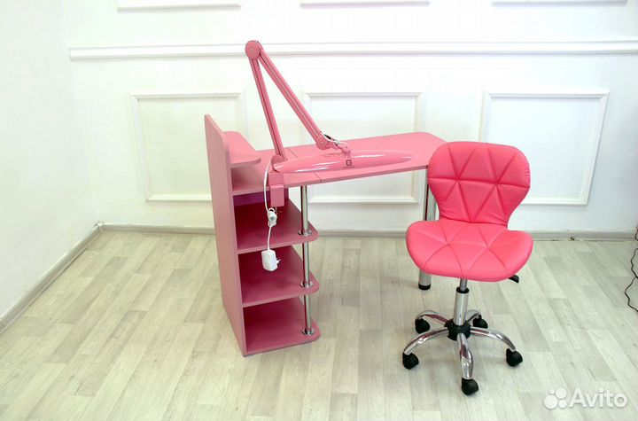 Маникюрный стол