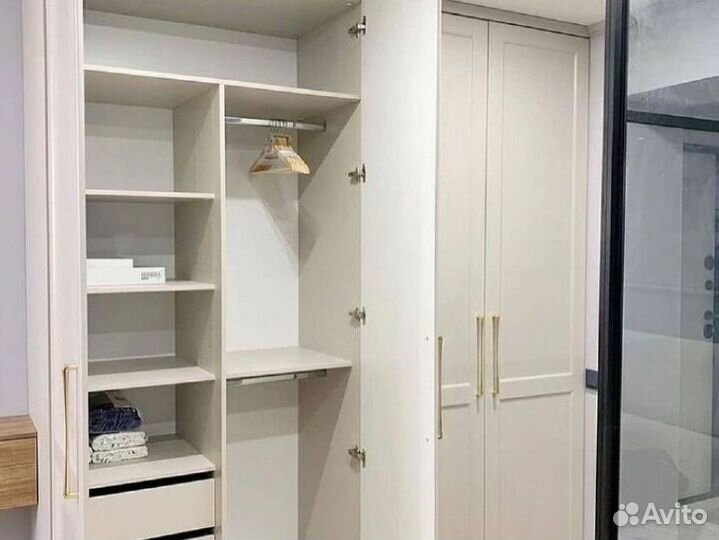 Шкаф по индивидуальным размерам в современном стил