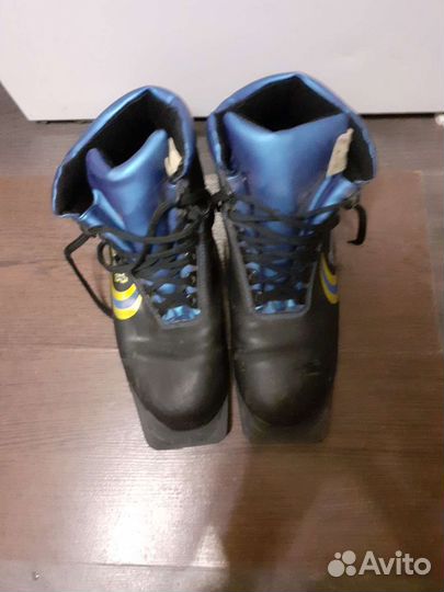Лыжные ботинки