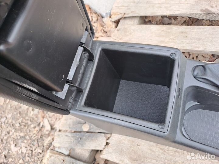 Подлокотник