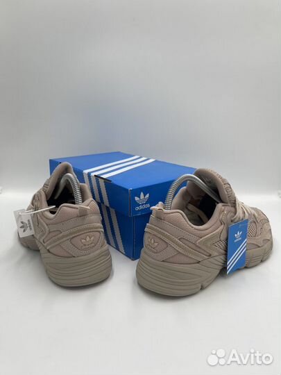 Кроссовки adidas