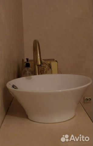 Раковина с краном