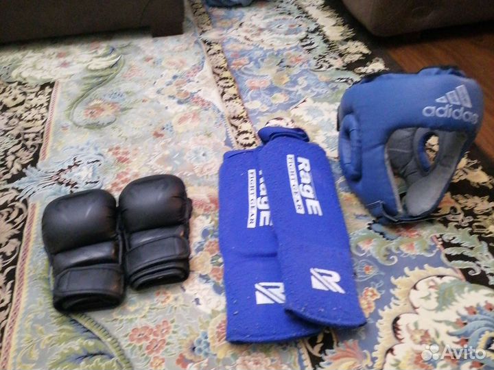 Боксерские перчатки