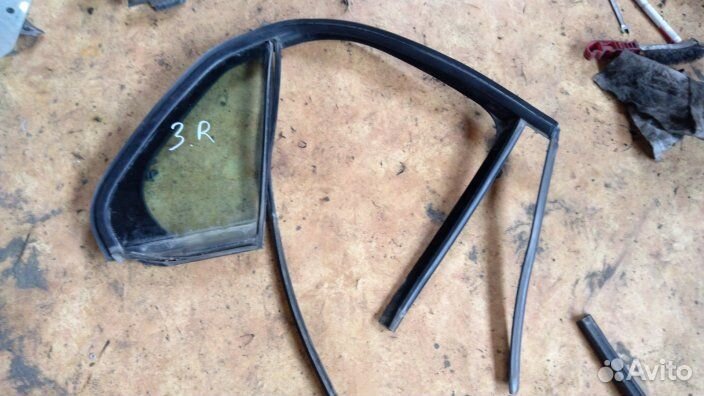 Стекло двери задней правой (форточка) для VW Jetta