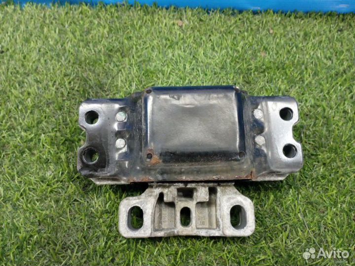 Опора двигателя левая Volkswagen Golf 5 хэтчбек