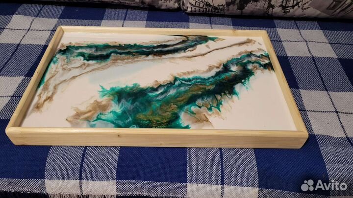 Поднос деревянный на ножках