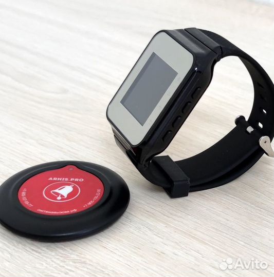 Кнопка вызова персонала и часы в ассортименте