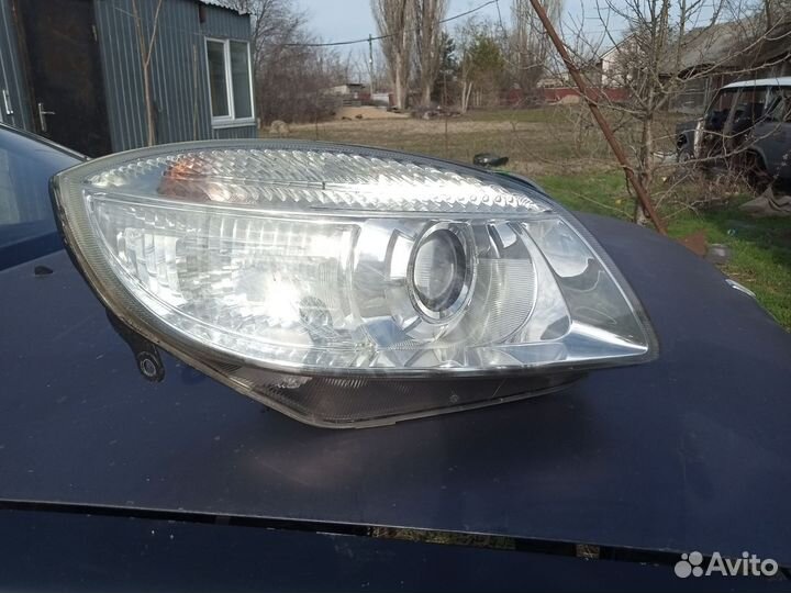 Skoda fabia 2 фара передняя правая оригинал hella