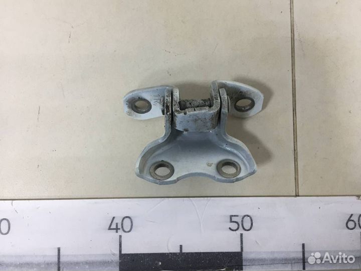 Петля двери передней правой нижняя Toyota Corolla