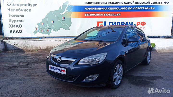 Обшивка двери багажника правая Opel Astra J 234627