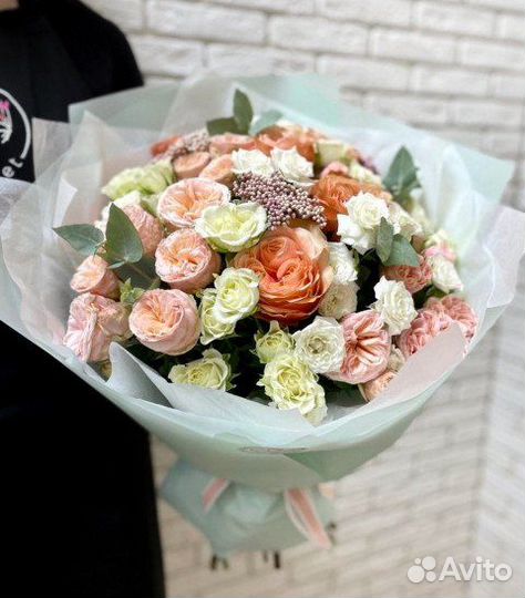 Пудровый букет из роз №571