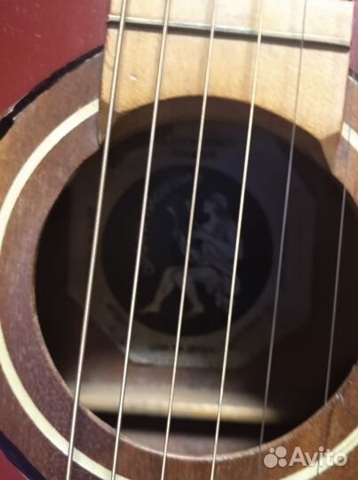 Акустическая гитара