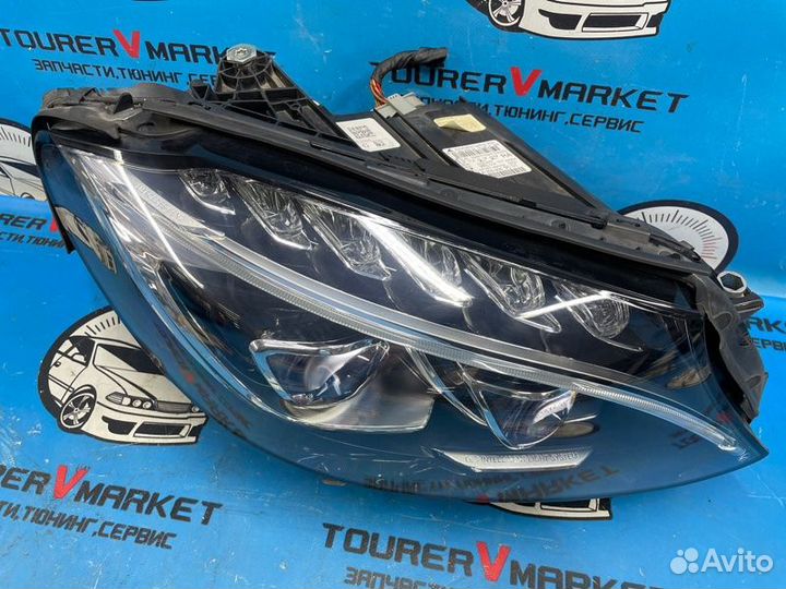 Фара ксеноновая правая Mercedes-Benz C-Class