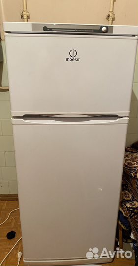 Холодильник бу indesit
