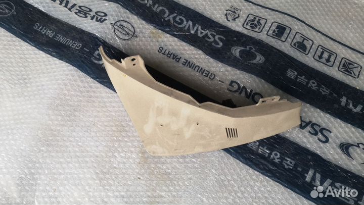 Накладка под торпедо левая Kia Sorento (BL)