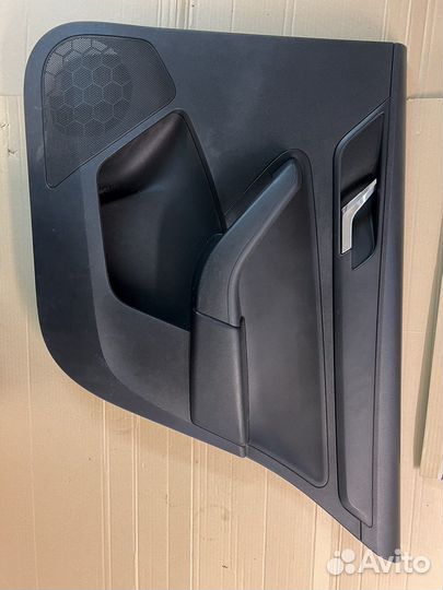 Дверная карта задней правой двери Skoda Rapid