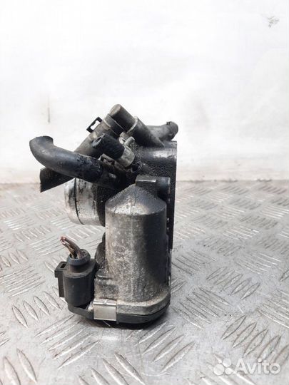 Дроссельная заслонка Volkswagen Passat седан 2.0