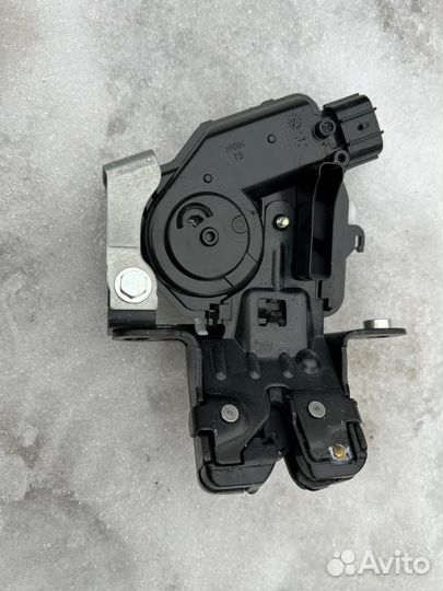 Замок задней двери Toyota Prius прайм (phv)