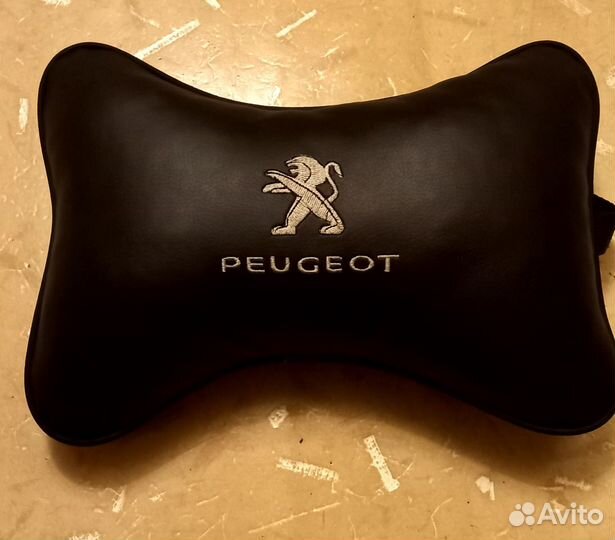 Подушка с логотипом пежо для подголовника