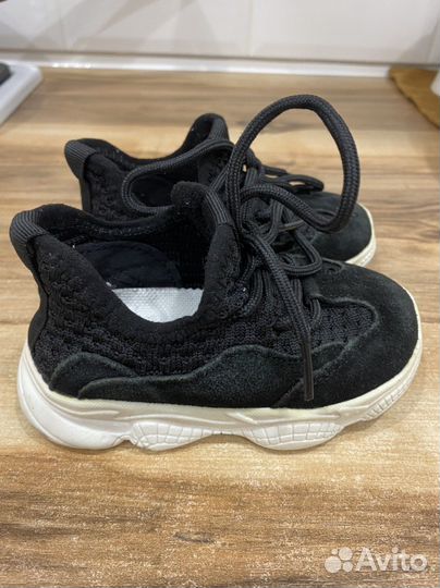 Кроссовки детскте