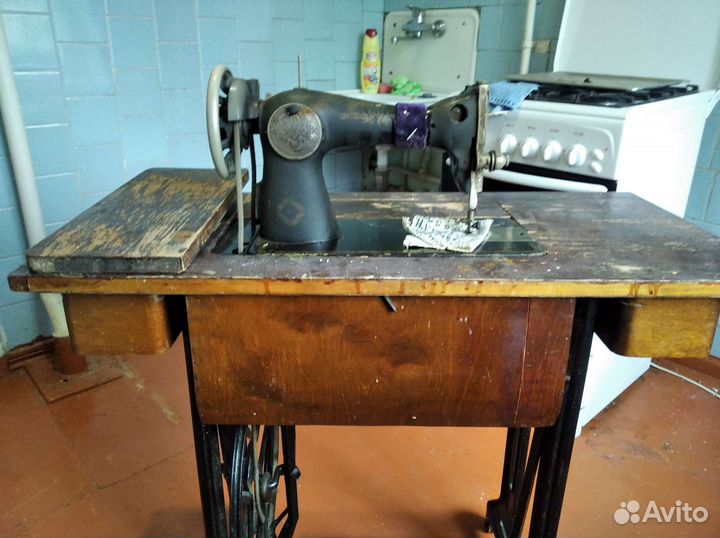 Швейная машина Подольск ножная