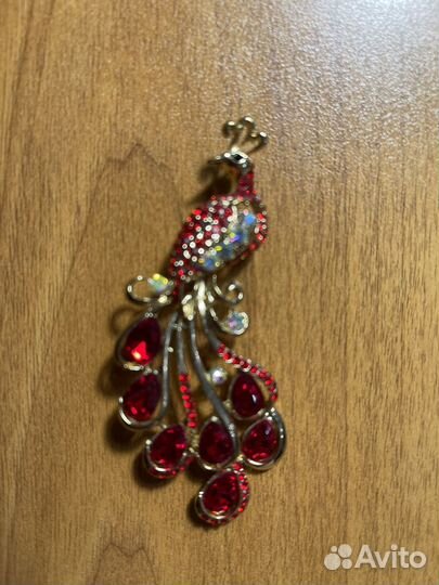 Брошь новая