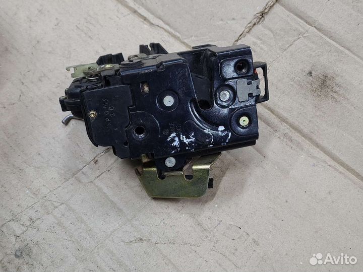 Замок двери задний левый Audi A6 C5 1998-2005