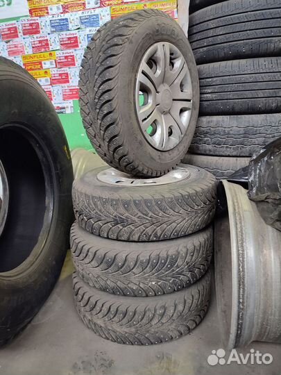 Sava Eskimo Stud 185/70 R14