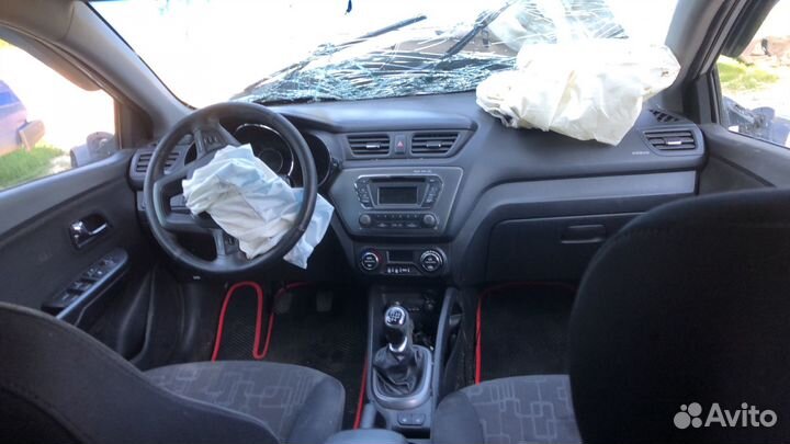 Kia Rio 1.6 МТ, 2013, битый, 160 000 км