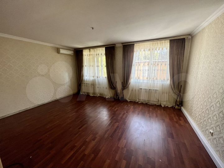 2-к. квартира, 54 м², 2/5 эт.