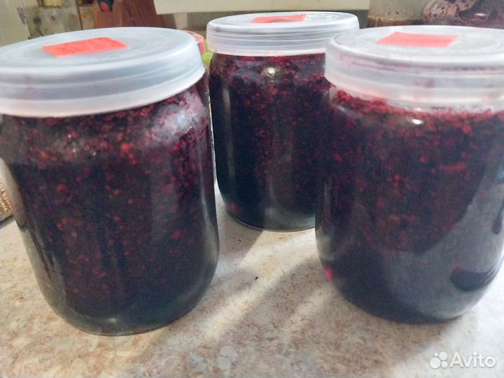 Жимолость перекрученная с сахаром