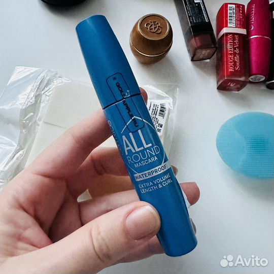 Набор косметики в косметичке