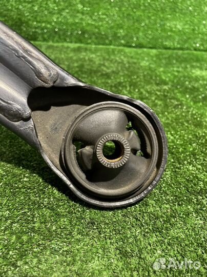 Рычаг передний правый toyota corolla;prius;avensis