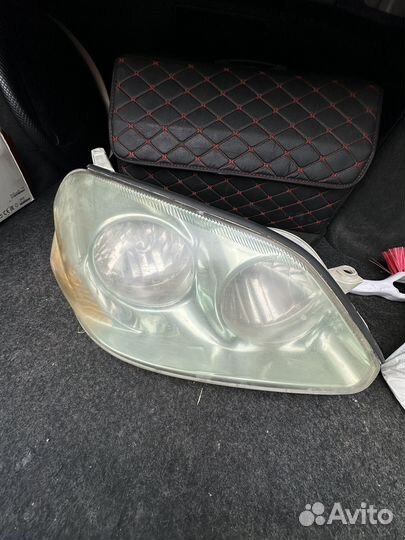 Фара правая toyota