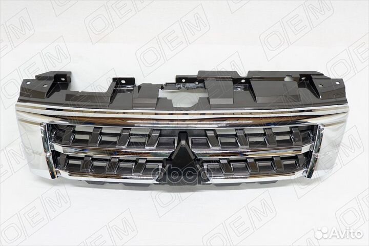 Решетка радиатора Mitsubishi Pajero 4 2014-нв