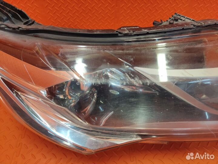 Фара передняя правая Mitsubishi Pajero Sport