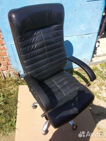 Компьютерное кожаное кресло