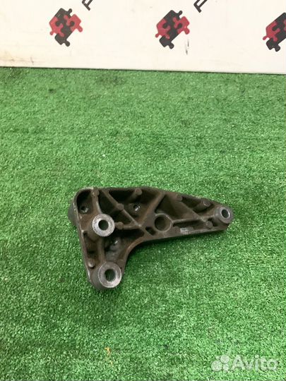 Кронштейн МКПП ркпп Opel Astra H