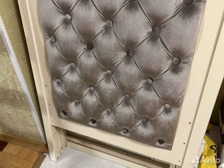 Детская кроватка с маятником