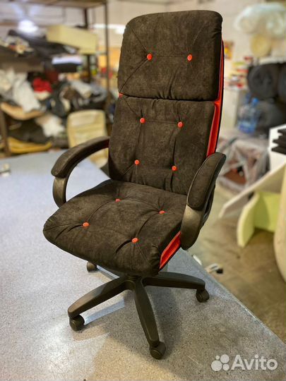 Офисное кресло