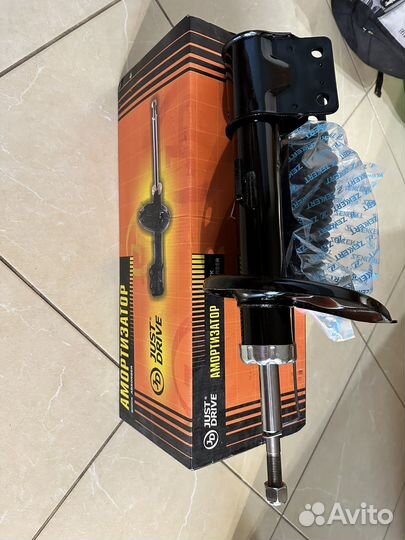 Стойка Амортизатора передня левая (Peugeot 308)