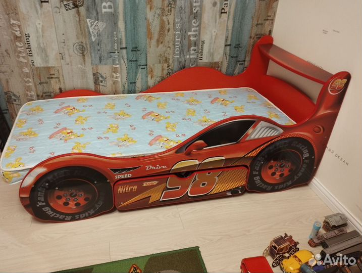 Детская кровать машина бу и стелаж