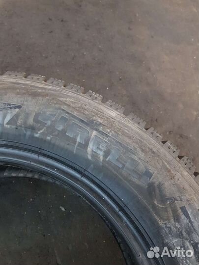 Pirelli Ice Zero 215/65 R17 103T
